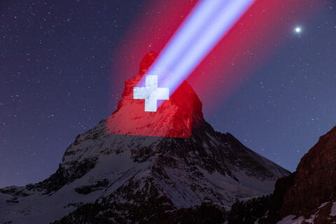 Lichtprojektionen-am-Matterhorn-hope_front_large.jpg